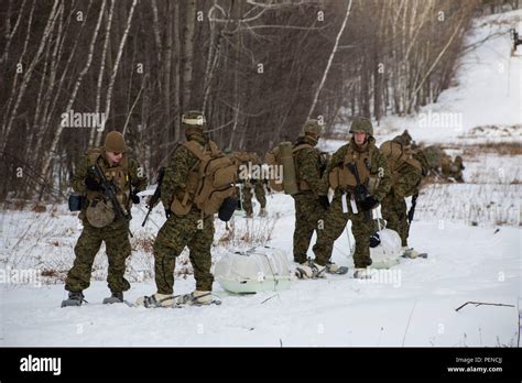 U S Marines With Weapons Company 1st Battalion 25th Marine Regiment