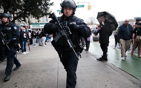 Brooklyn Verletzte durch Schüsse in New Yorker U Bahn Station