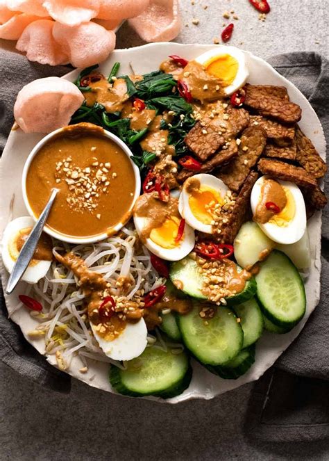 Gado Gado Indonesian Vegetables With Peanut Sauce Yummy Recipe