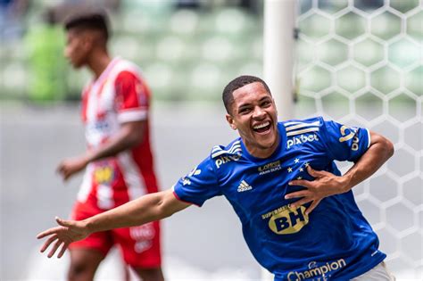 América E Cruzeiro De Olho Na Venda De Vitor Roque Para O Barcelona