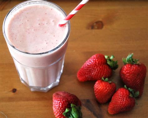 Strawberry Milkshakes - SavvyMom