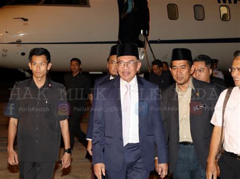 Malaysians Must Know The Truth Anwar Makes Brief Visit To Kedah For An