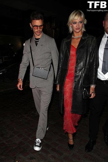 Sabrina Carpenter Bubble Sabrinacarpenter Nude OnlyFans Photo The Fappening Plus