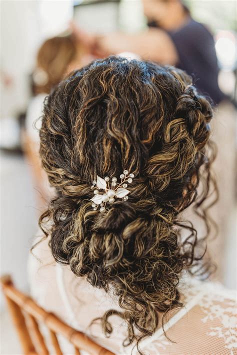 curly hair wedding styles 9