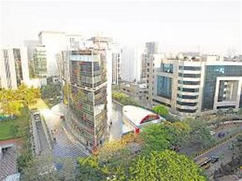 march    hybrid shuttle buses  bandra kurla