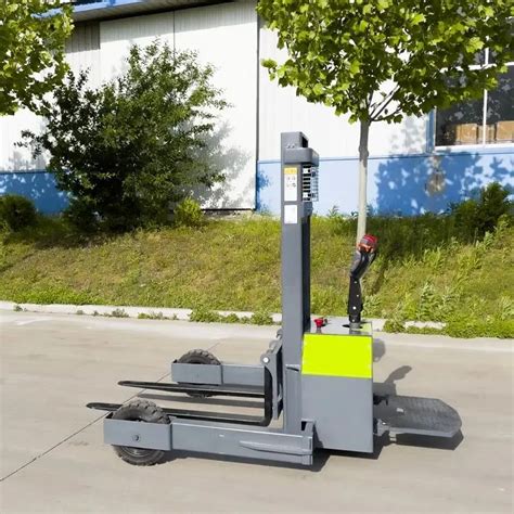 Weliftrich Off Road Stacker Pallet Truck 2t All Terrain Fully Automatic