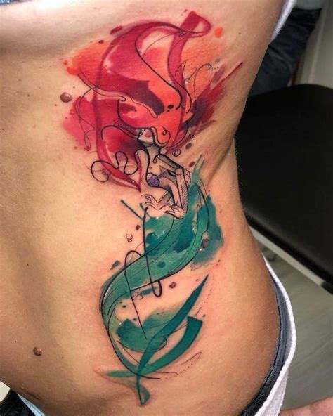 15 Bellísimos tatuajes de sirenas que te llevarán al fondo del mar