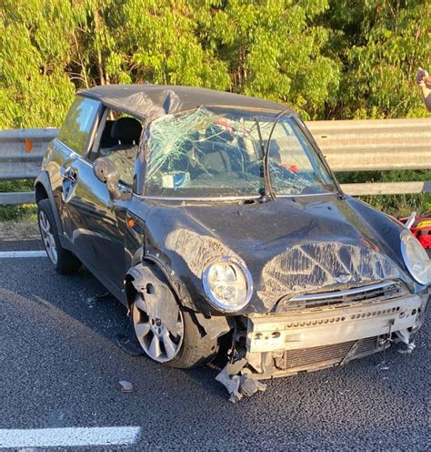 Esce Di Strada E Capotta Con La Sua Mini Brutto Incidente Sulla 4