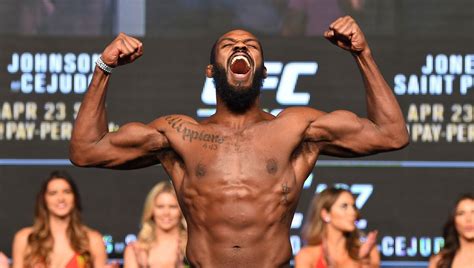 Jon Jones : la carrière d'un GOAT entachée de nombreux scandales | Mouv'