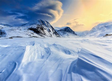 Blowing snow plays an important role in Arctic warming - Earth.com