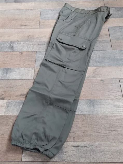 Un Pantalon Treillis Militaire Kaki F Taille M Eur