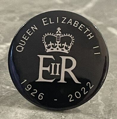 RIP QUEEN ELIZABETH II 1926 2022 Pin Badge Rest In Peace Mourning