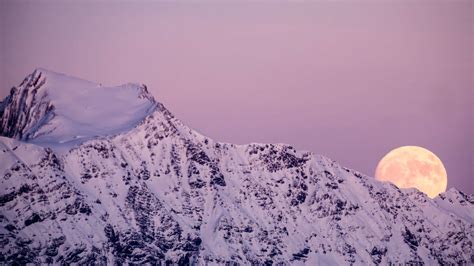 See February's Snow Moon | Mental Floss