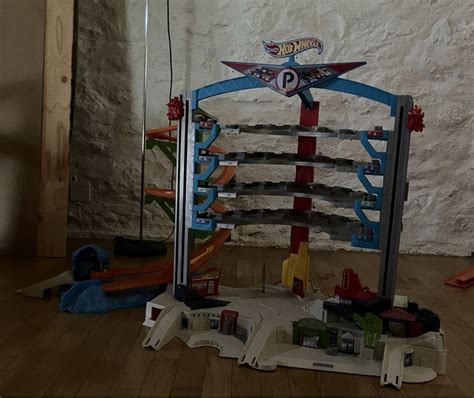Hot Wheels Autogarage Gebraucht in Biberstein für CHF nur Abholung auf Ricardo kaufen