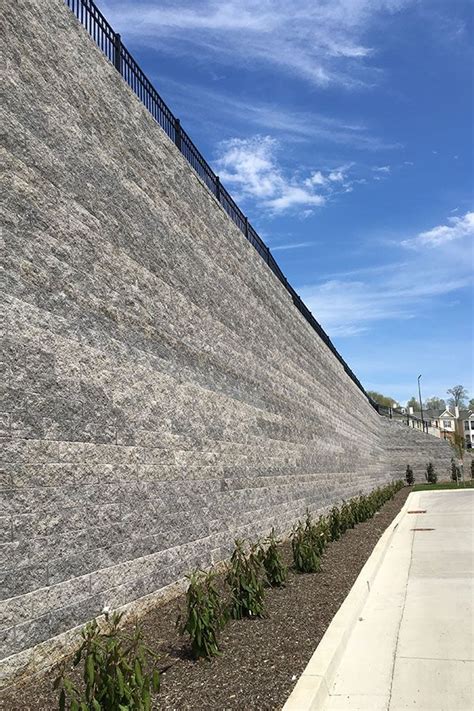 Keystone Compac Segmental Retaining Wall Units In Granite At Mill