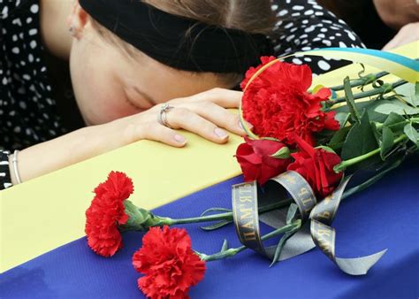 Україна повернула тіла 51 загиблого захисника - Korrespondent.net