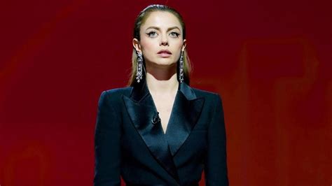 Annalisa Il Bikini Mini La Visione Dal Basso Paradisiaca