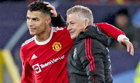 Cristiano Ronaldo S Chat With Ole Gunnar Solskjaer Gives Man Utd A