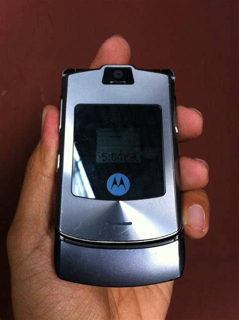 TechnoPleasure Inc.: SOLD! Motorola V3i Silver