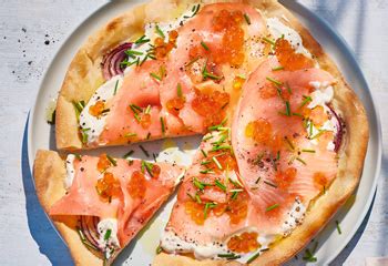 California Pizza Mit Lachs Und Kaviar Frisch Gekocht