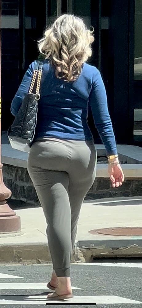 Milf PAWG Ass In Sweats Jiggling All Over The Place Ass Forum