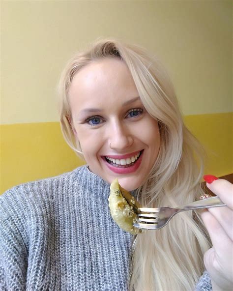 Аngel Wicky DATING SCAMMER Bra image Blonde women Curvy woman