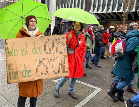 Jugendliche organisierte eigene Demo für mental health KiJuKu