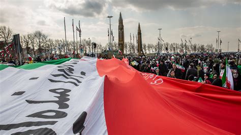 U.S. Strikes Test Iran’s Will to Escalate - The New York Times