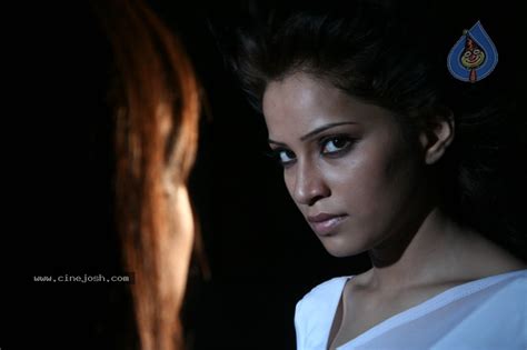 Marmam Movie Spicy Pics Photo Of