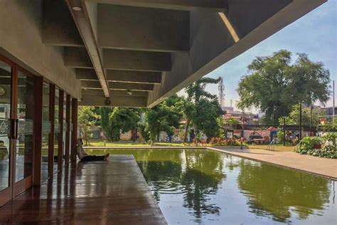 Foto Masjid Amir Hamzah Di Taman Ismail Marzuki Modern Dan Asri