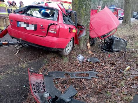 Śmiertelny wypadek pod Człuchowem 39 latek zginął w zmasakrowanym audi