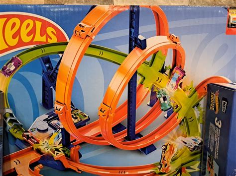 Hot Wheels drei Pakete Bahn Monster Trucks NEU Gebraucht in bazenheid für CHF 129 mit