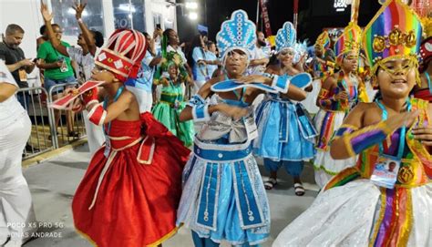 Uni O Da Ilha Arrebenta Na Sapuca E Sai Como Uma Das Grandes