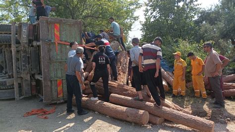 Kahramanmaraş ta feci kaza Tomruk yüklü kamyon devrildi Ölü ve