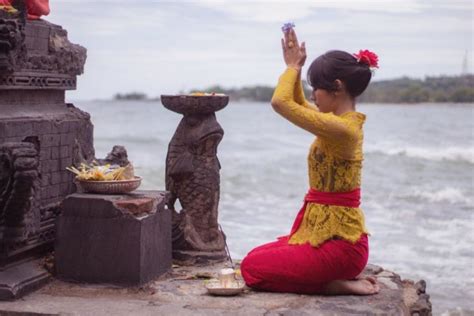 Ritual Keagamaan Pemujaan Leluhur Umat Hindu Di Bali