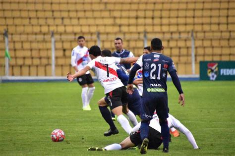 Nacional Golea Y Se Afianza En La Cima