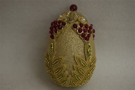 Пасхальное яйцо вышито канителью | Novelty christmas, Holiday decor, Beaded
