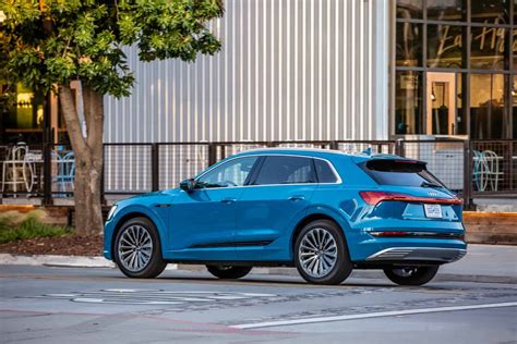 Audi e-tron SUV EV Range 204 Miles | auto connected car news