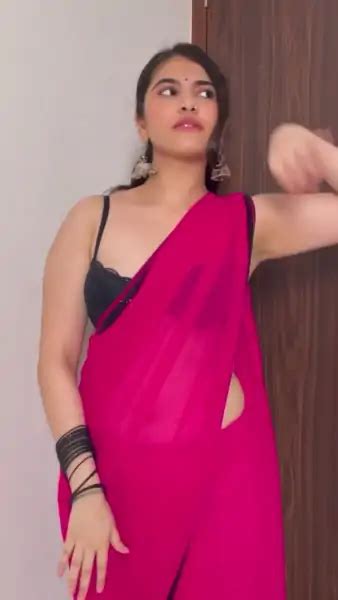 Simran Natekar Latest Hot Pics And Photo In Saree
