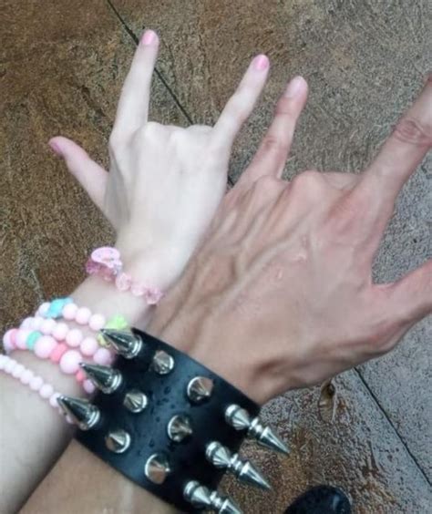 Rocker Gf And Bf Hands Rocker Gf And Bf Hands Disenos De Unas