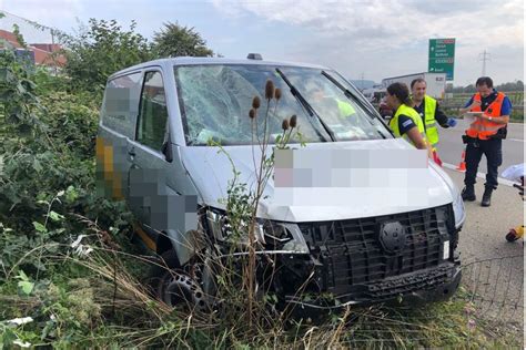 Neuendorf SO Unfall A1 Lieferwagen Durchbricht Wildschutzzaun