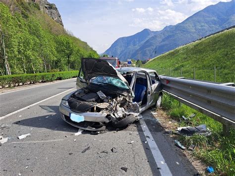 Incidente Stradale Tra Auto E Mezzo Pesante A Verr S Valledaostaglocal It