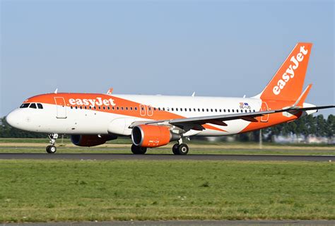 EasyJet Europe Airbus A 320 214 Sharklets OE IJD 766 Flickr