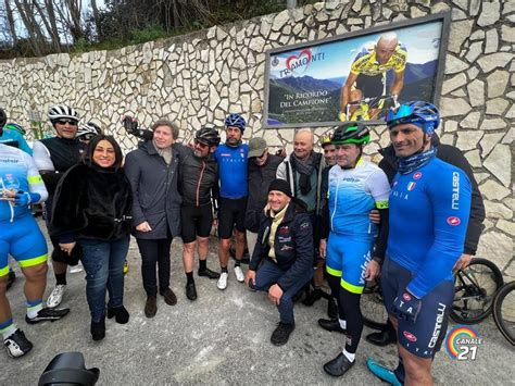 Valico Di Chiunzi Inaugurata La Targa In Onore Di Marco Pantani