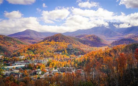 Best Places to See Fall Colors in Gatlinburg | Foliage Guide