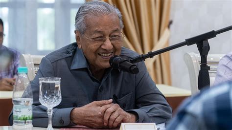 Dr Mahathir To Address MACCs Probe Into Mirzan In 3pm Press Conference