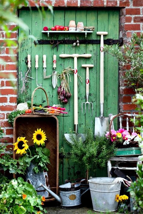 The storage of gardening equipment - 16 ideas for the final cleaning ...