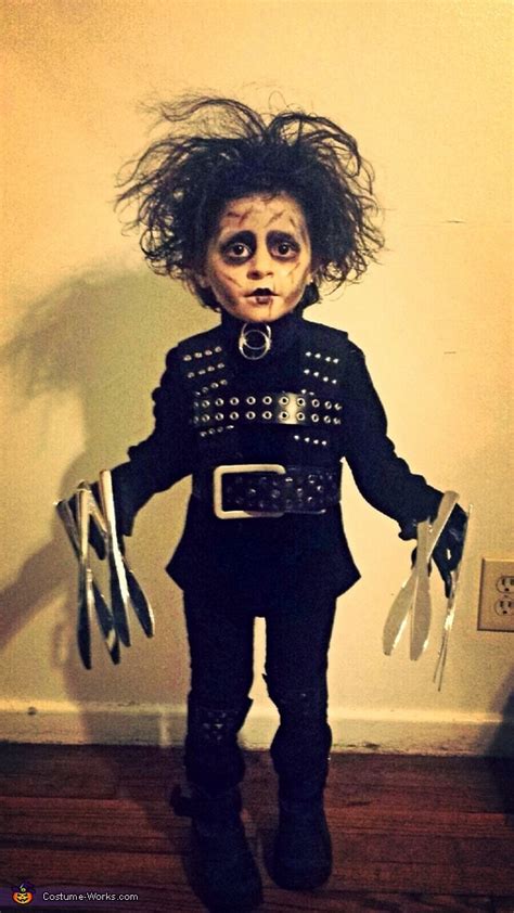 DIY Edward Scissorhands Costume | DIY Costumes Under $25