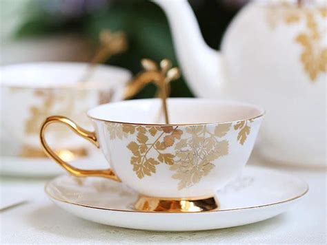 Beautiful British Tea Cups, Traditional English Tea Cups and Saucers ...