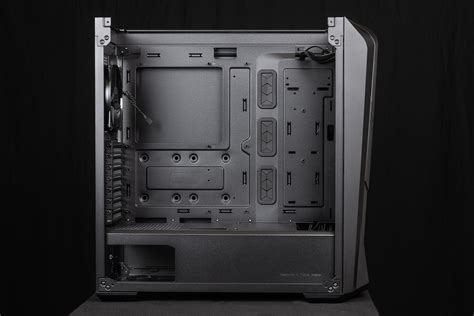 Cooler Master MasterBox 500 review: A case with easy handling